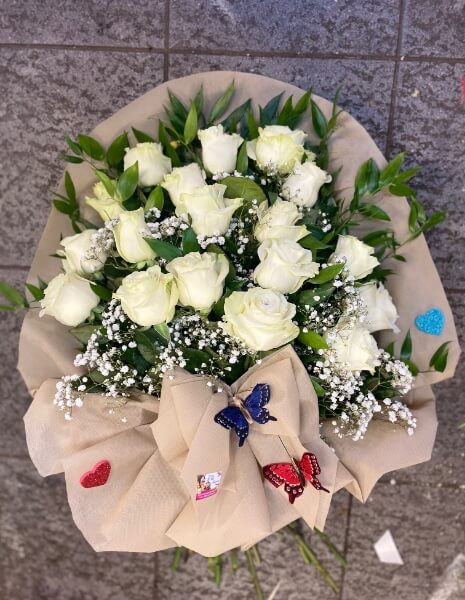 Mazzo di 18 Roselline Bianche Corte