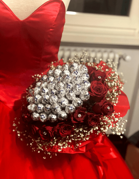 Bouquet di Rose Rosse e Baci Perugina