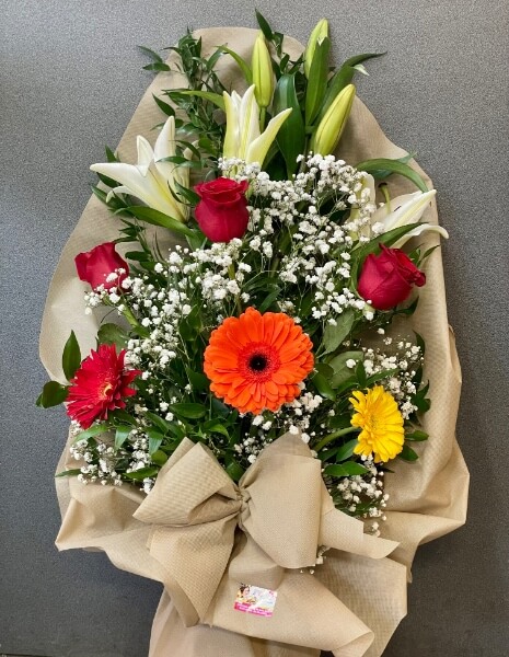 Mazzo funebre colorato